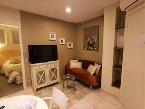 Standard Apartment, Multiple Beds, Non Smoking, Kitchen | Private kitchenette