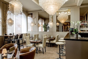 Bar (on property) - Best Western Grand Hotel De Bordeaux (Aurillac)