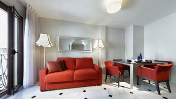 Junior Double Room | Minibar, in-room safe, desk, free WiFi