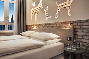 高級雙人房, 1 張特大雙人床 | 低過敏寢具、客房內保險箱、書桌、隔音