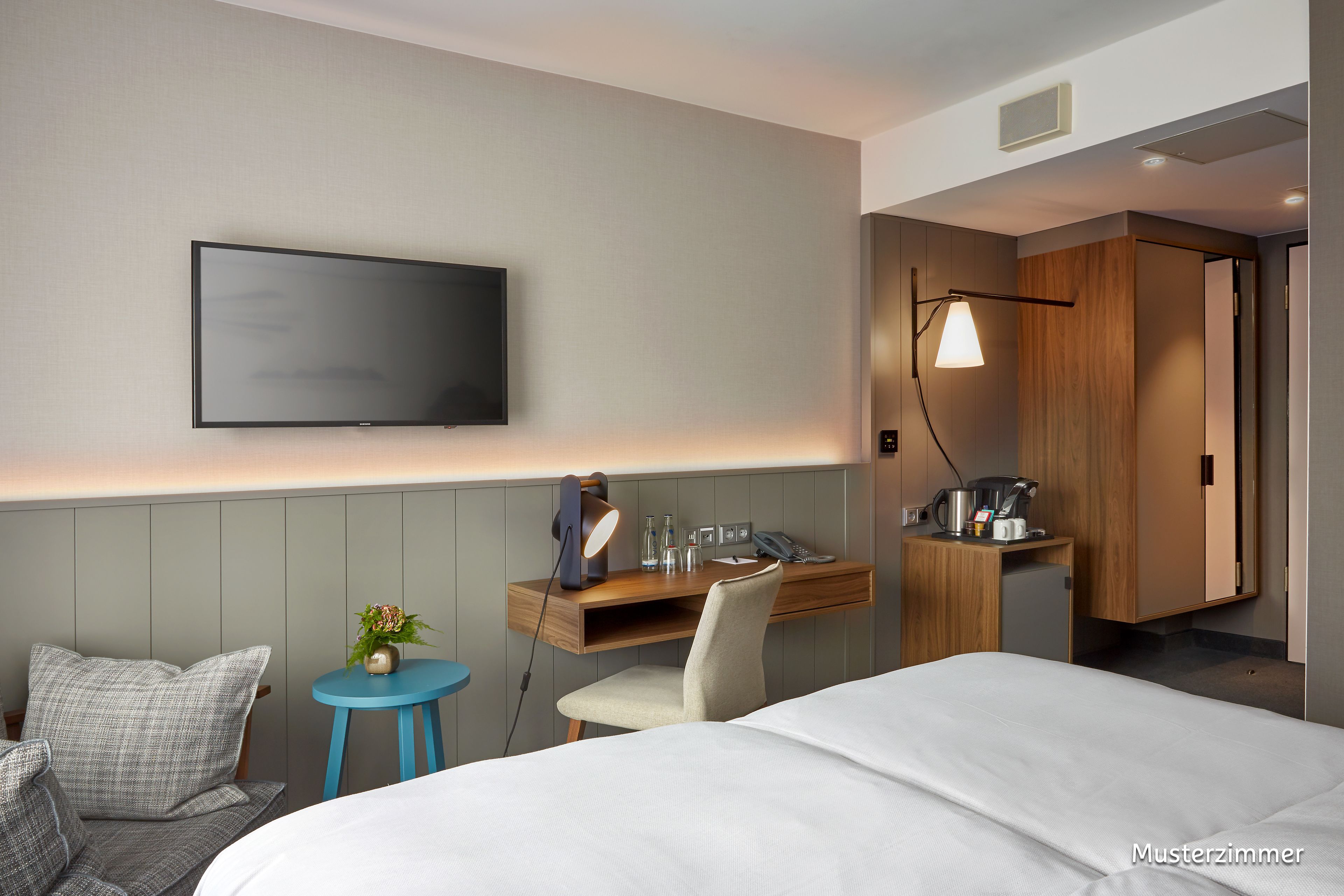 superior double room, 1 king bed | hypo-allergenic bedding, in-room safe, desk, soundproofing