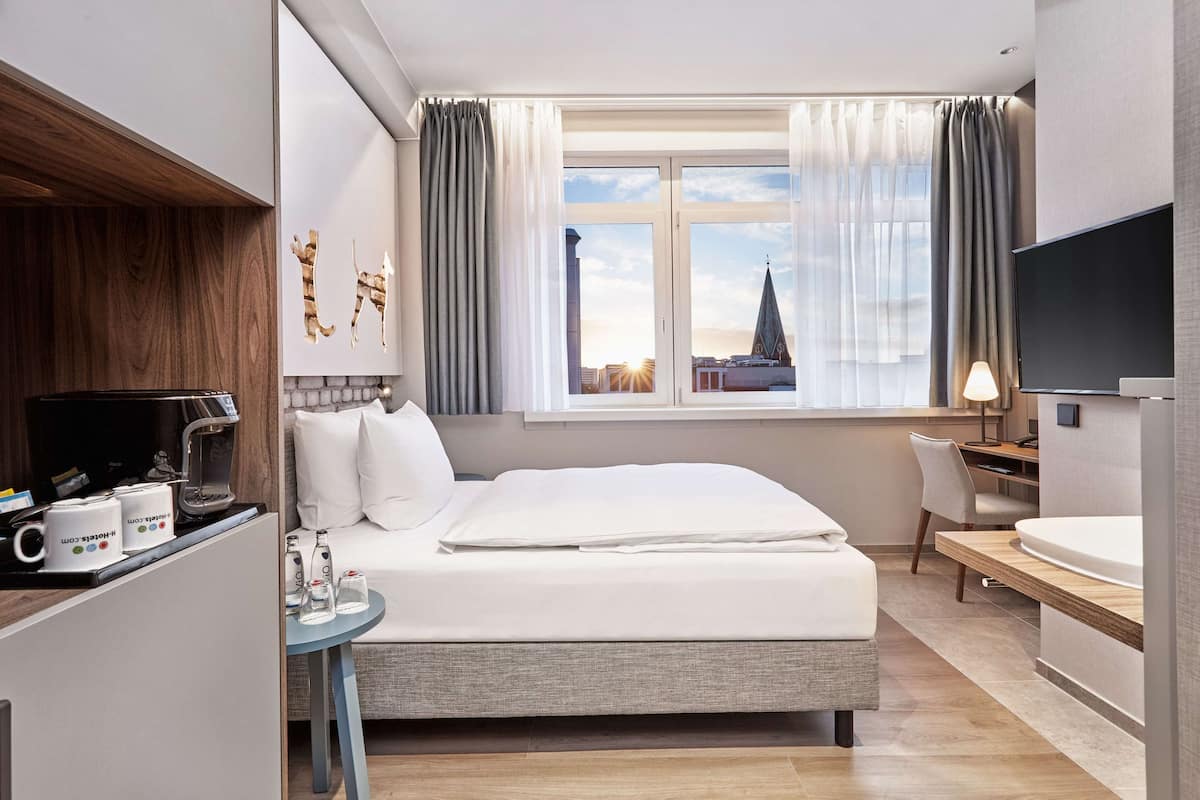 Comfort-Doppelzimmer, 1 Queen-Bett | Allergikerbettwaren, Zimmersafe, Schreibtisch, schallisolierte Zimmer