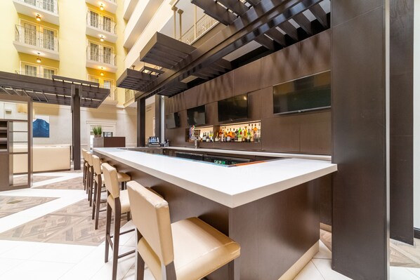 2 bars/lounges - Doubletree Suites by Hilton at The Battery Atlanta (Atlanta)
