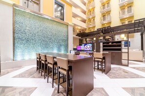 Lobby - Doubletree Suites by Hilton at The Battery Atlanta (Atlanta)