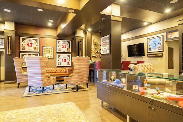 2 bars/lounges