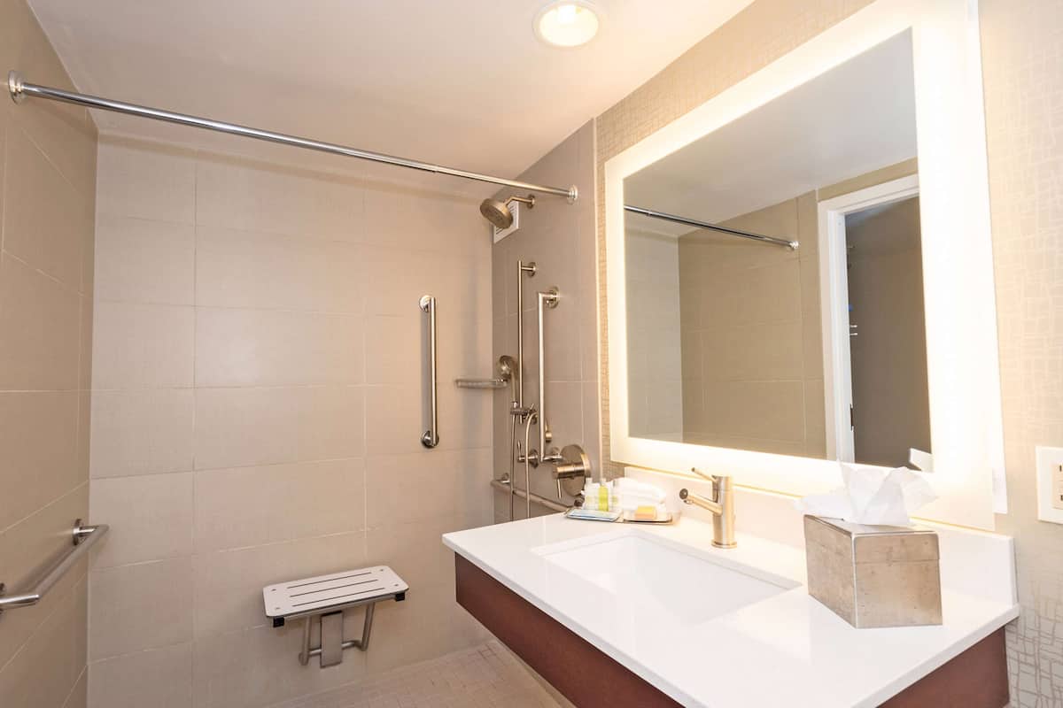 Room, Accessible, Non Smoking (Hearing Impaired/Roll-in Shower) | Bathroom | Hair dryer, towels