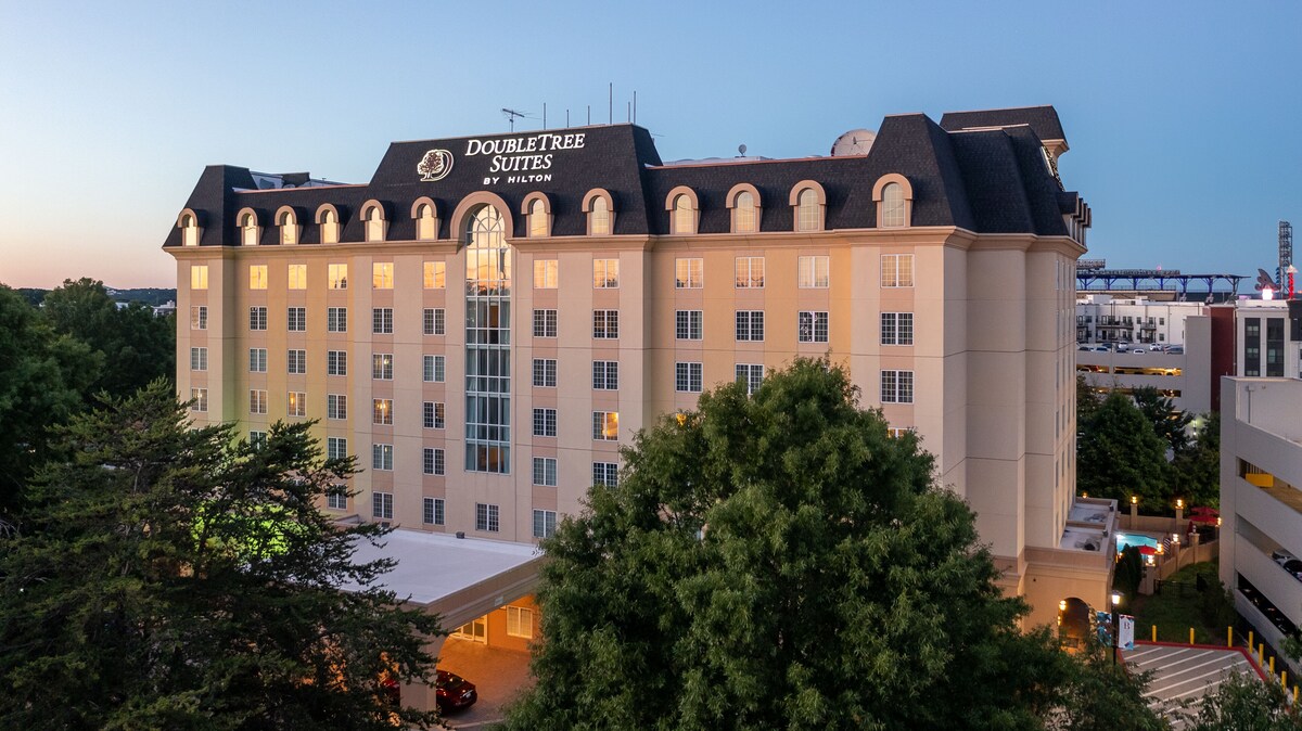 Doubletree Suites by Hilton at The Battery Atlanta Reviews, Deals