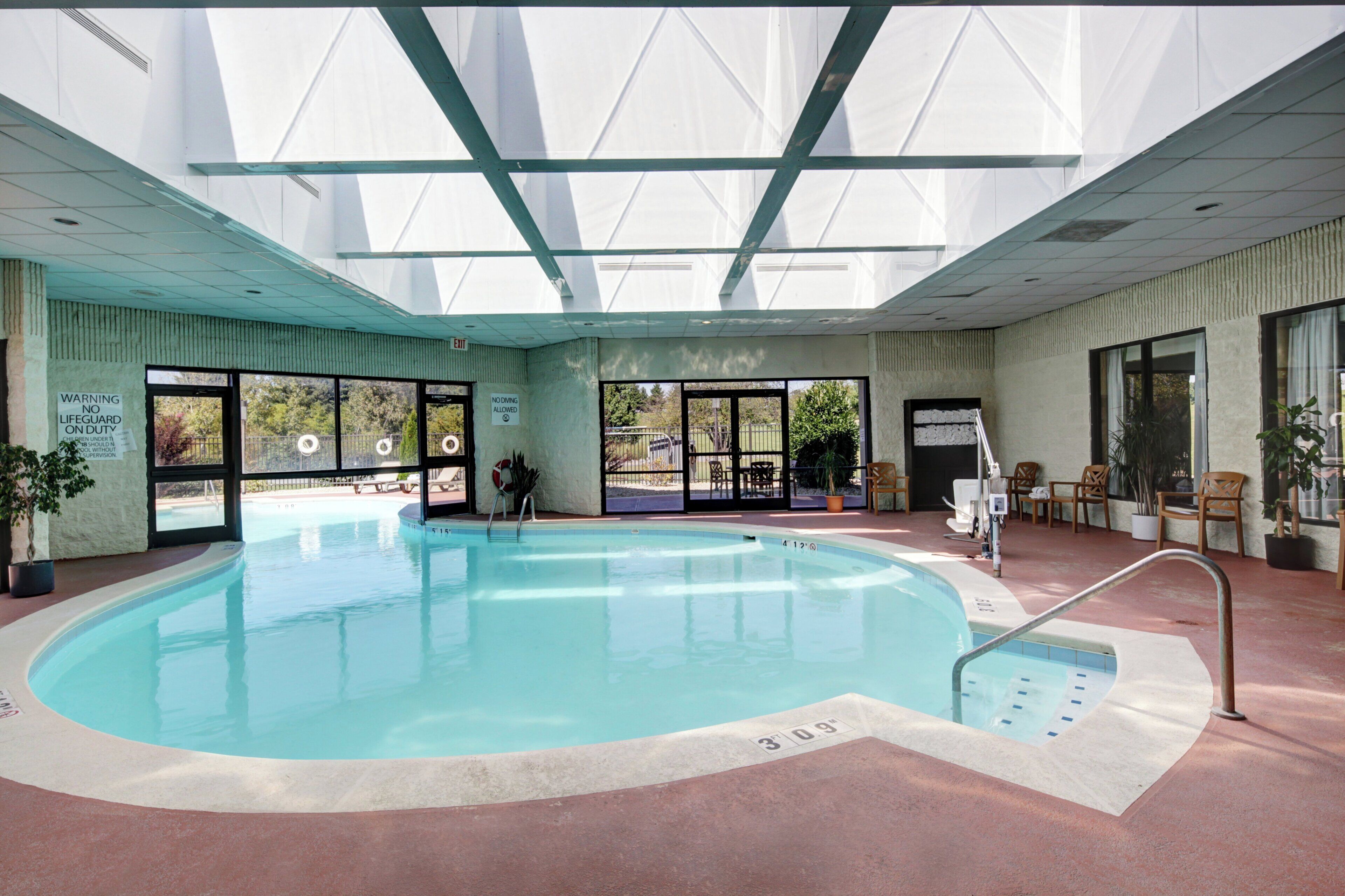 Una piscina cubierta