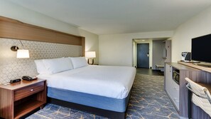Desk, laptop workspace, blackout drapes, iron/ironing board - Holiday Inn Staunton Conference Center by IHG (Staunton)