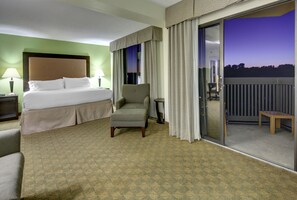 Standard Room, 1 King Bed, Accessible Bathtub (Communications) | Desk, laptop workspace, blackout drapes, iron/ironing board - Holiday Inn Staunton Conference Center by IHG (Staunton)