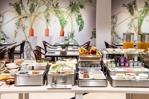 Petit déjeuner buffet (20 EUR par personne)