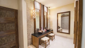 Sauna, baño de vapor, tratamientos corporales y aromaterapia