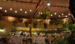 7 restaurants, breakfast, lunch, dinner served; Mexican cuisine