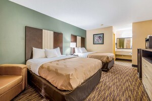 Escritorio y espacio para trabajar con un portátil