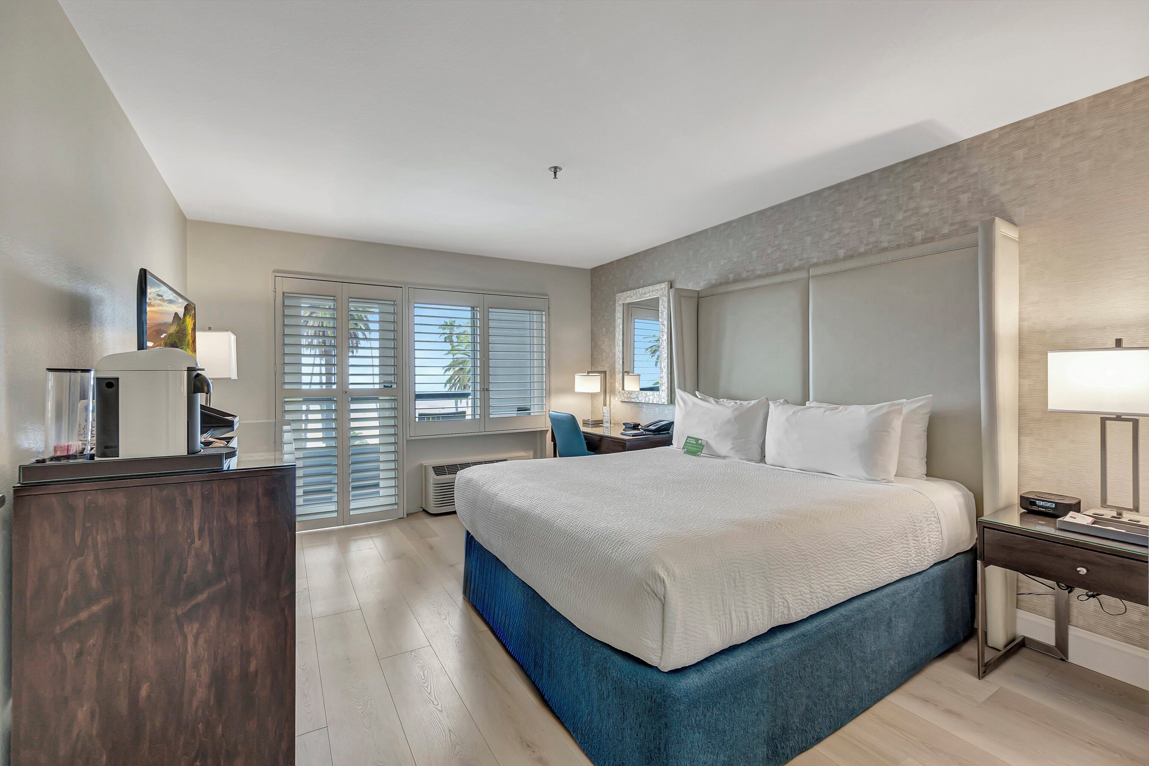 Superior Room, 1 King Bed, Balcony, Courtyard View (Standard with King Bed, Private Balco) | Balcony