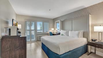 Superior Room, 1 King Bed, Balcony, Courtyard View (Standard with King Bed, Private Balco) | Balcony