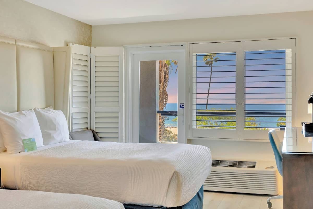 Chambre Deluxe, 2 lits doubles, balcon, vue océan (Ocean View with Two Double Beds, Priv)