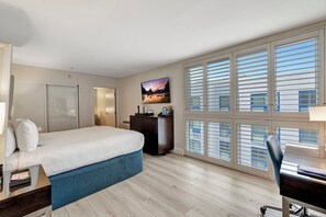 Standardzimmer, 1 King-Bett, Blick auf den Innenhof (Standard with King Bed) | Blick auf die Stadt