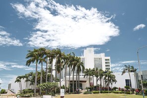 Pintu masuk hartanah