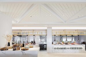 3 restaurants servant le petit déjeuner, spécialités Cuisine asiatique