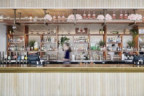 3 restaurants; breakfast, lunch, and dinner served