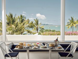 3 restaurants servant le petit déjeuner, spécialités Cuisine asiatique