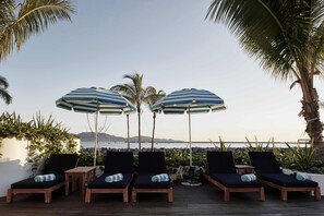 Piscine extérieure, tentes de plage, parasols de plage