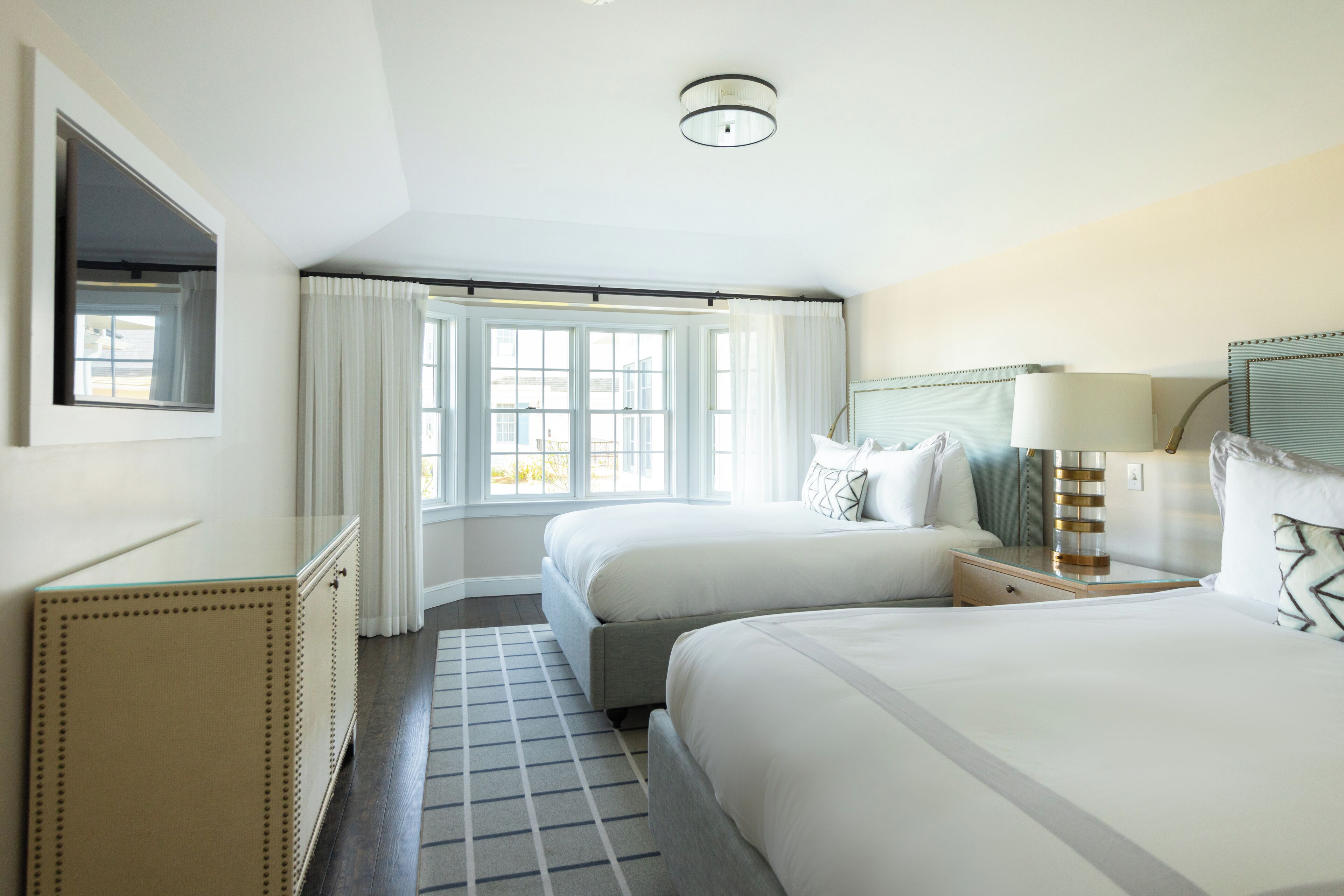 Premium bedding, minibar, in-room safe, iron/ironing board