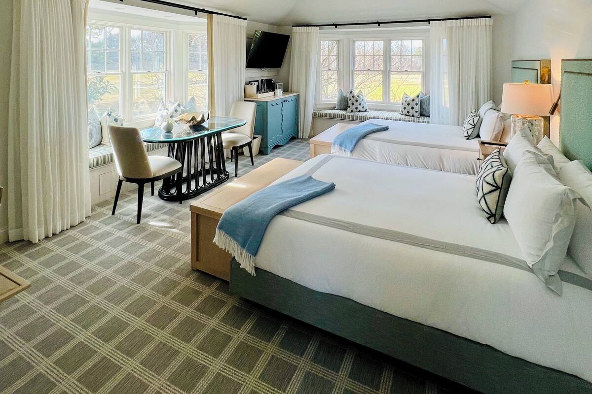 premium bedding, minibar, in-room safe, iron/ironing board