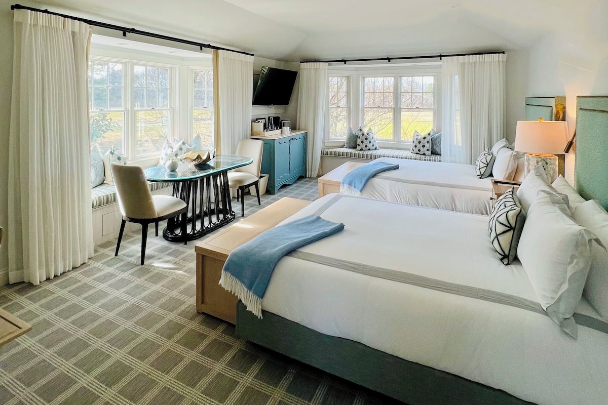 Premium bedding, minibar, in-room safe, iron/ironing board