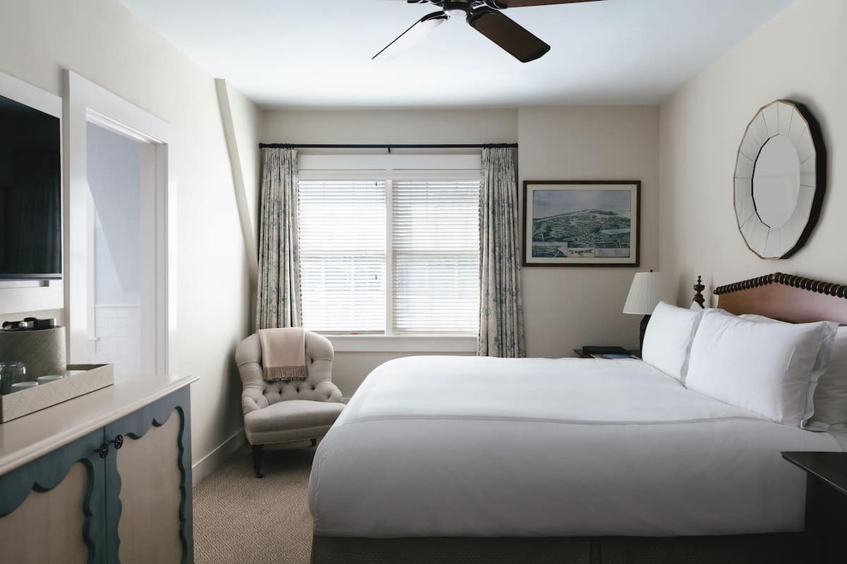 Deluxe Room (Main Inn) | Premium bedding, minibar, in-room safe, iron/ironing board