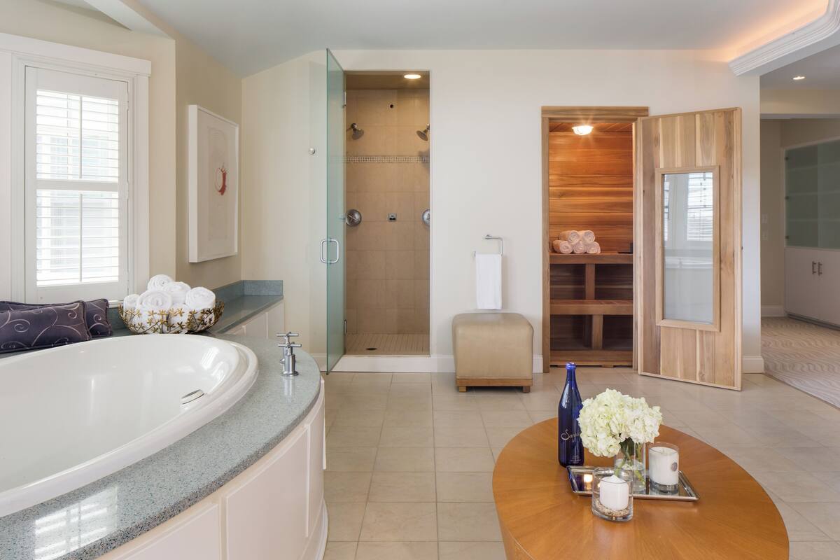 suite, 2 queen beds (spa) | bathroom | designer toiletries, hair dryer, bathrobes, towels