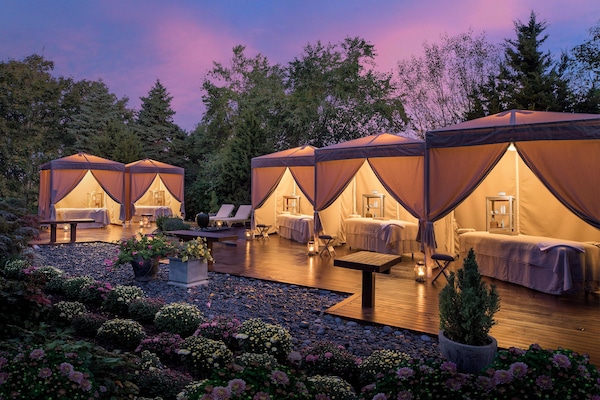 Couples treatment rooms, body treatments, aromatherapy