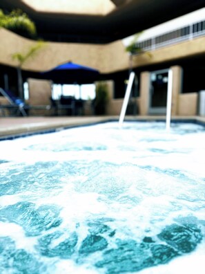 Baignoire à remous extérieure