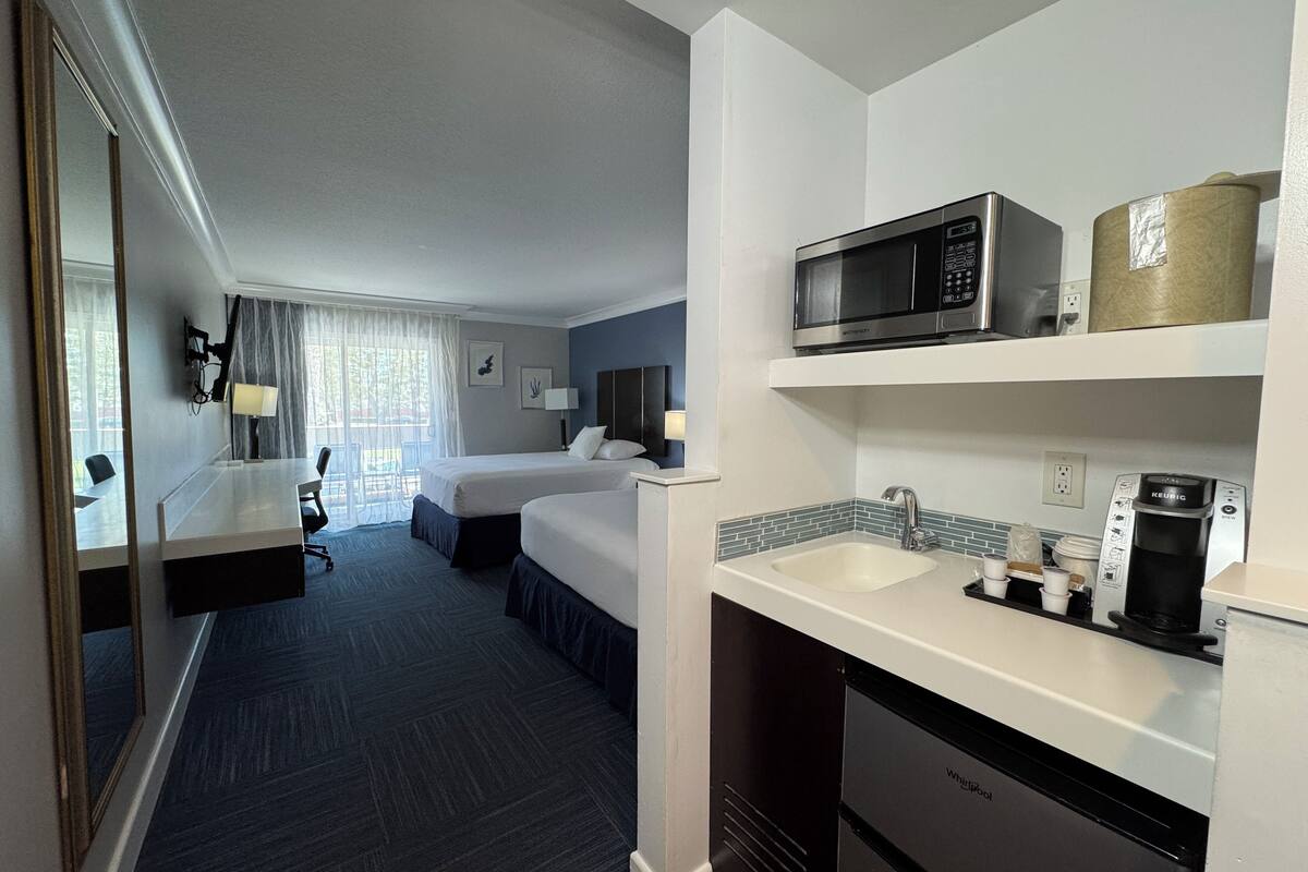 hypo-allergenic bedding, in-room safe, desk, laptop workspace