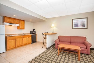 Refrigerador, microondas, cafetera/tetera