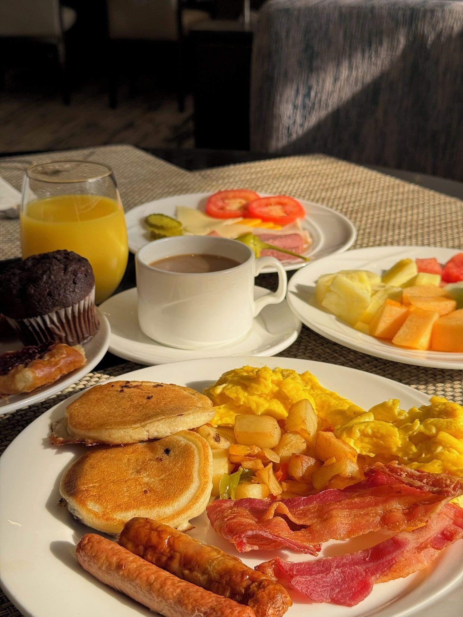 Desayuno a la carta todos los días (con cargo) 
