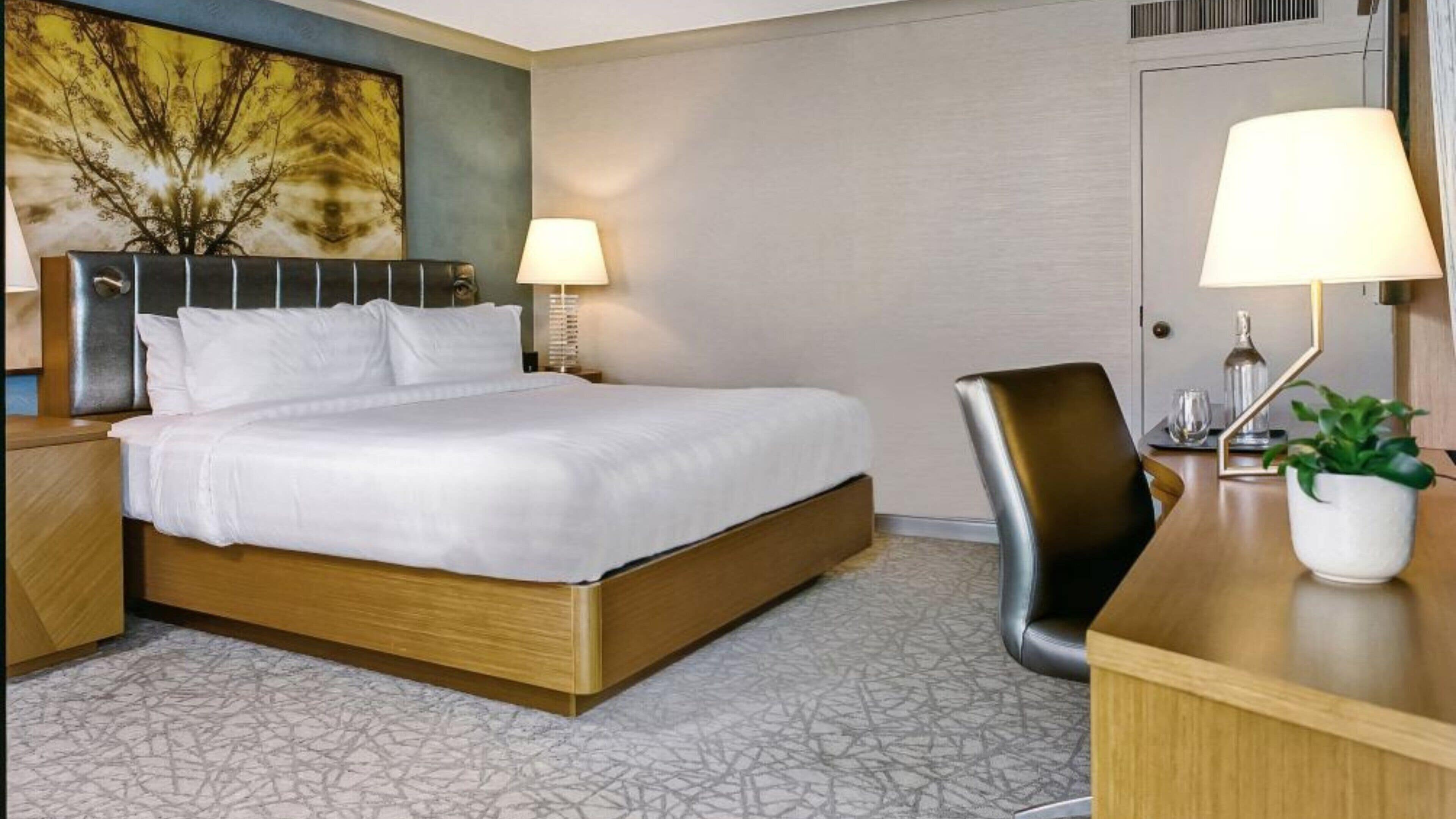 Habitación Premium, 1 cama de matrimonio grande | Ropa de cama de alta calidad, caja fuerte, escritorio