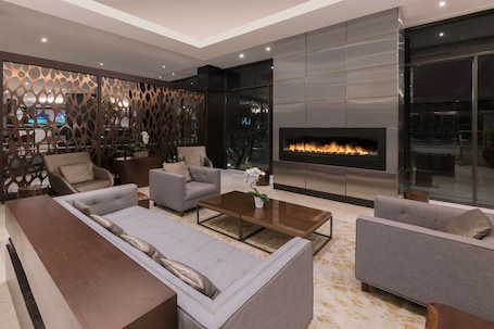 Lobby. Crowne Plaza Toronto North York by IHG