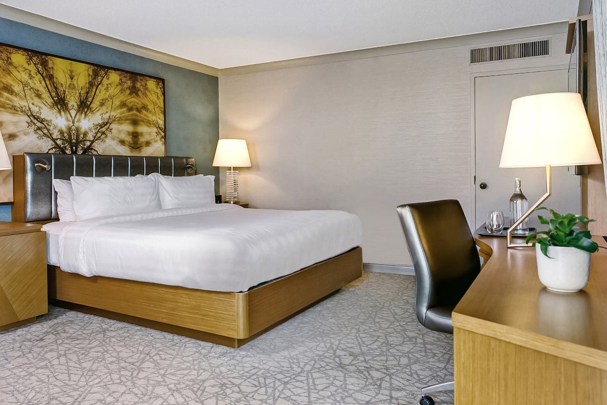 Deluxe King | Premium bedding, in-room safe, desk, iron/ironing board