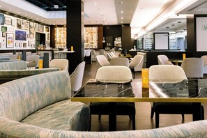 2 restaurants; lunch and dinner served - Crowne Plaza Toronto North York by IHG (Toronto)