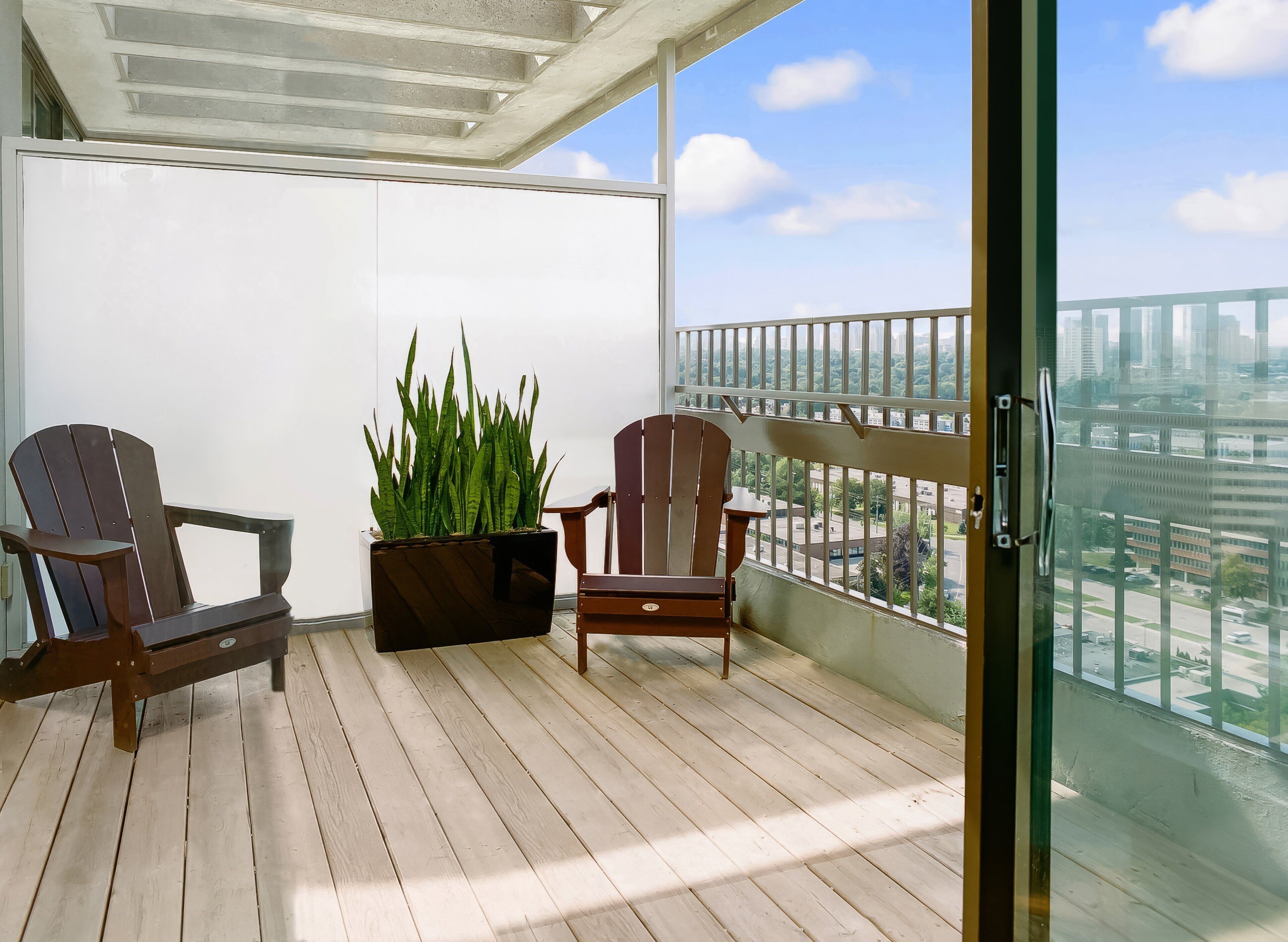 Literie de qualité, coffre-fort, bureau