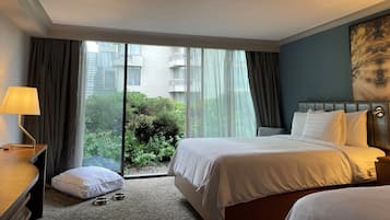 Premium bedding, in-room safe, desk, laptop workspace