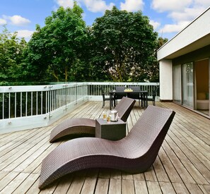 Suite Junior, 1 très grand lit (Walk In Shower) | Literie de qualité, coffre-fort, bureau