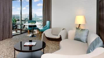 Premium bedding, in-room safe, desk, laptop workspace