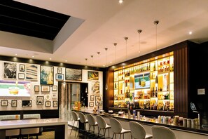 Bar (on property) - Crowne Plaza Toronto North York by IHG (Toronto)