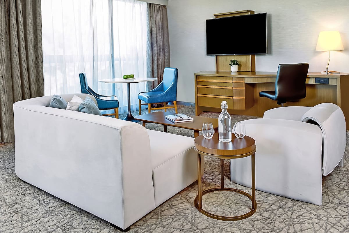 Premium bedding, in-room safe, desk, laptop workspace