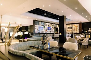 2 restauranter, lunsj serveres