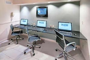 Business center - DoubleTree by Hilton Milwaukee Downtown (Milwaukee)