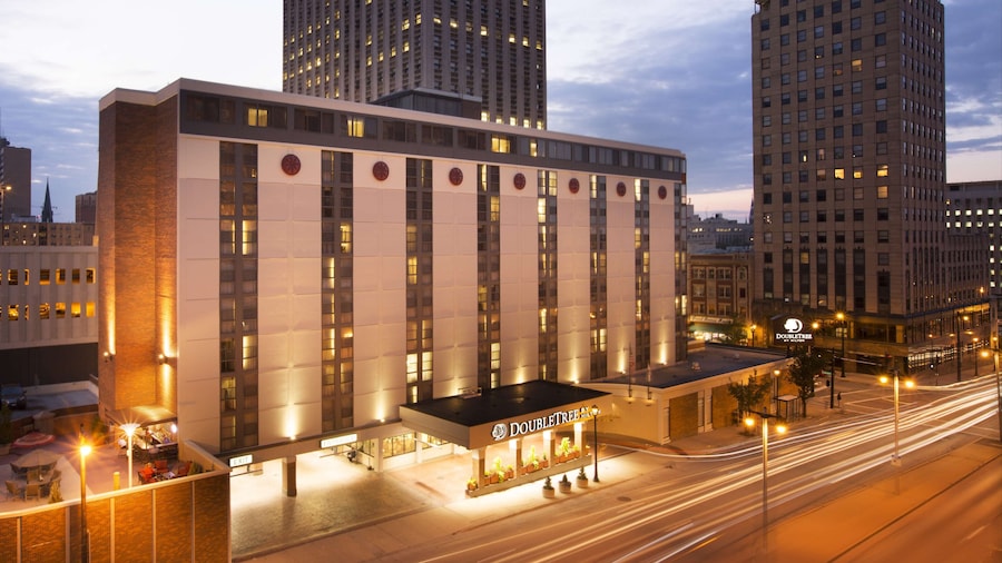 DoubleTree by Hilton Milwaukee Downtown